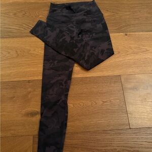 lululemon black camo alined leggings